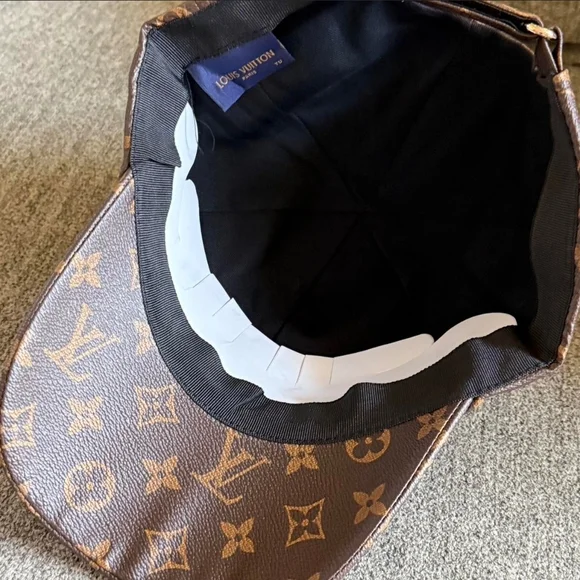 Louis Vuitton Monogram Brown Cap - Picture 4 of 12